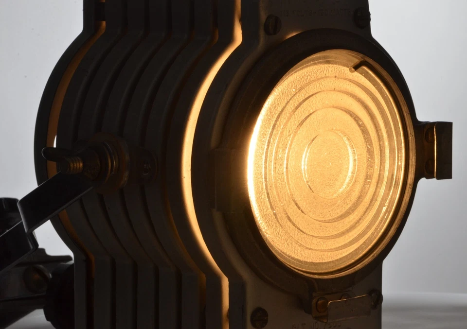 The Photogenic Machine Co. Minispot # 7800 Vintage Fresnel Spot w/lamp & snoot - Image 3 of 4