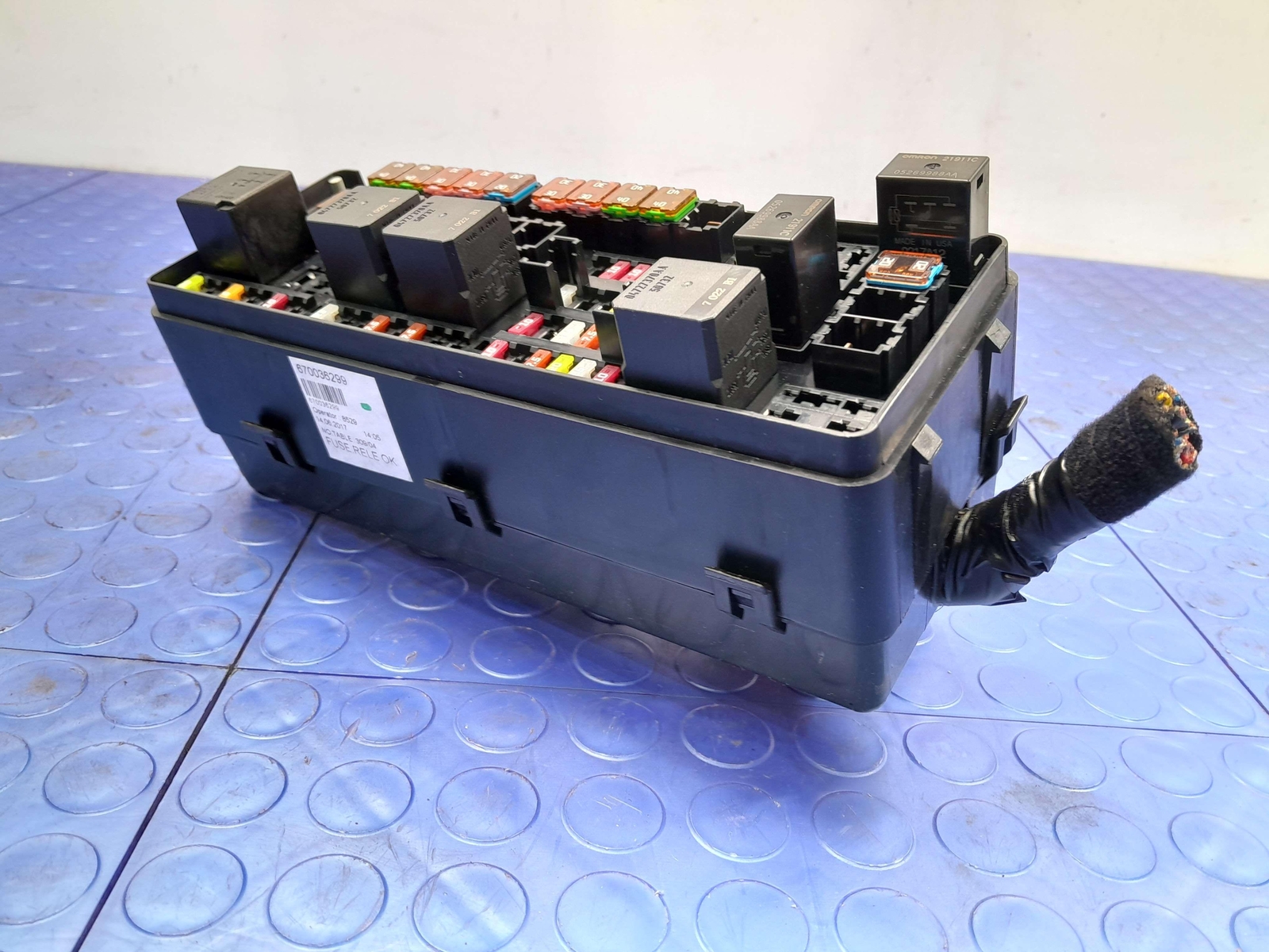 17-24 Maserati Trunk Cabin Fuse Box Relay Junction Block Genuine OEM 670036299