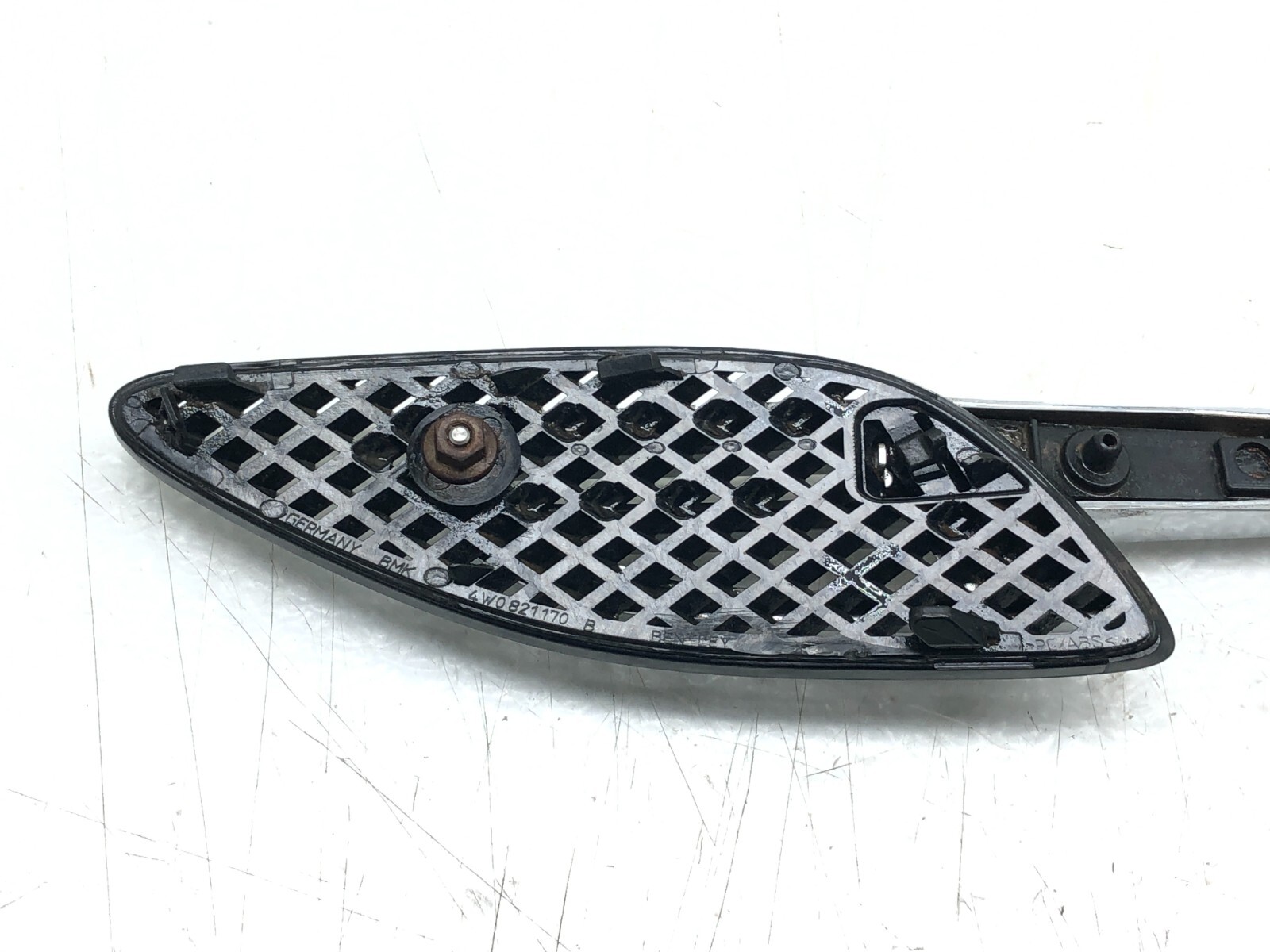 2014-2019 BENTLEY FLYING SPUR RIGHT PASS FRONT FENDER AIR VENT GRILLE TRIM OEM