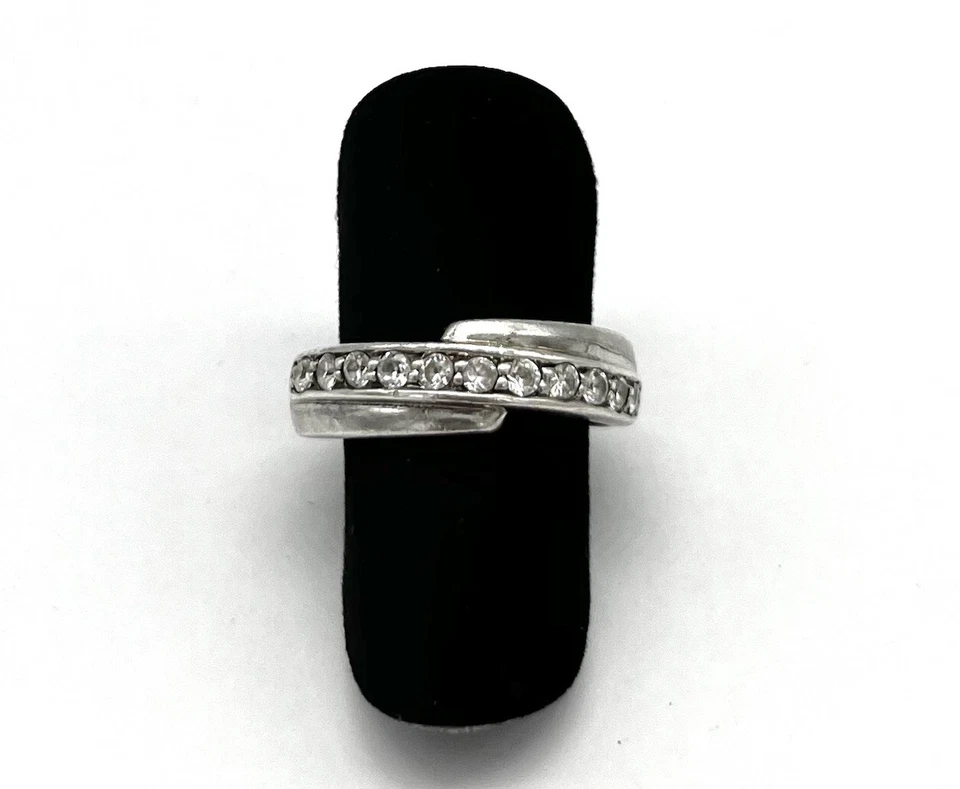 925/- Silberring, simulierte Diamanten, rund, Gr. 54, Damen, guter Zustand. - Bild 1 von 1