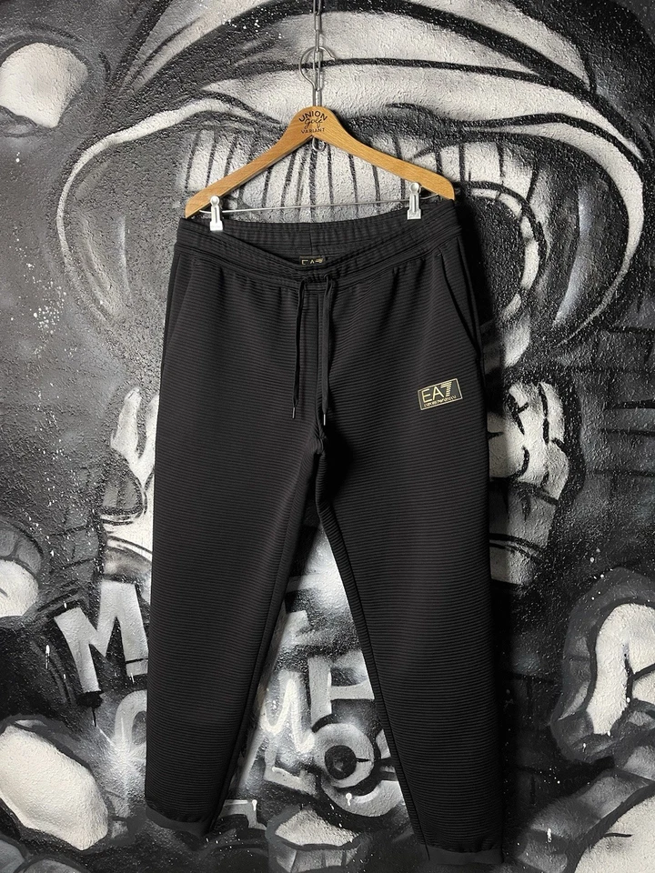 Pantalones deportivos EA7 Emporio Armani negros para hombre talla XXL Foto 2 de 4