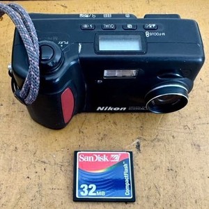 Nikon Coolpix 700 Digitalkamera für Ersatzteile oder Reparatur ungetestet