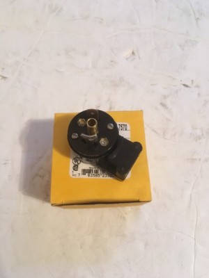 HUBBELL HBL7570 MIDGET TWIST LOCK 2 Pole 3 Wire 15A 125V (cellar)