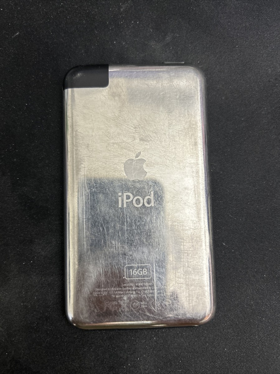 IPod アップル16GB  イヤホン付き Amazon.com: Apple iPod Touch 16GB 6th Generation with Accessory
