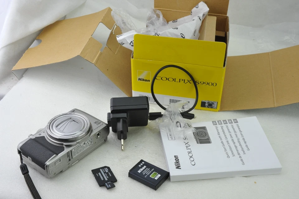 Nikon COOLPIX S9900 Silber Kompakt Digitalkamera 16MP 30x Zoom