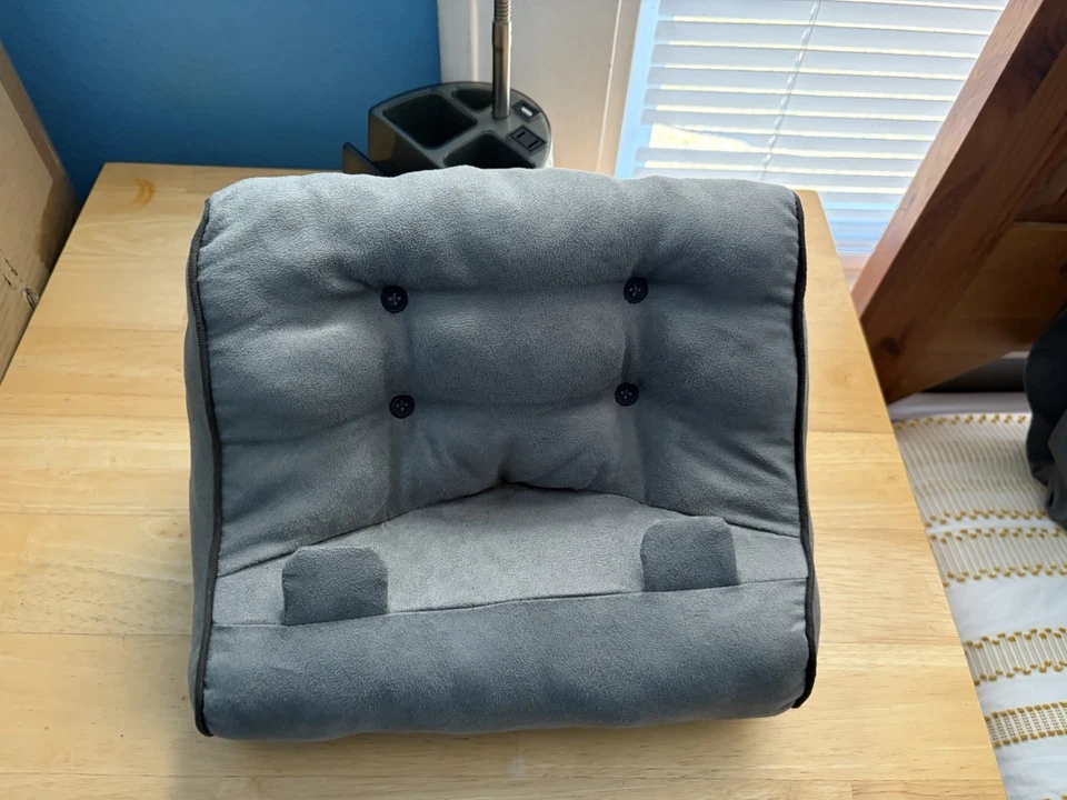 Thinking Gifts grauer Lesekissenständer für Tablet iPad und Bücher Schoßstütze