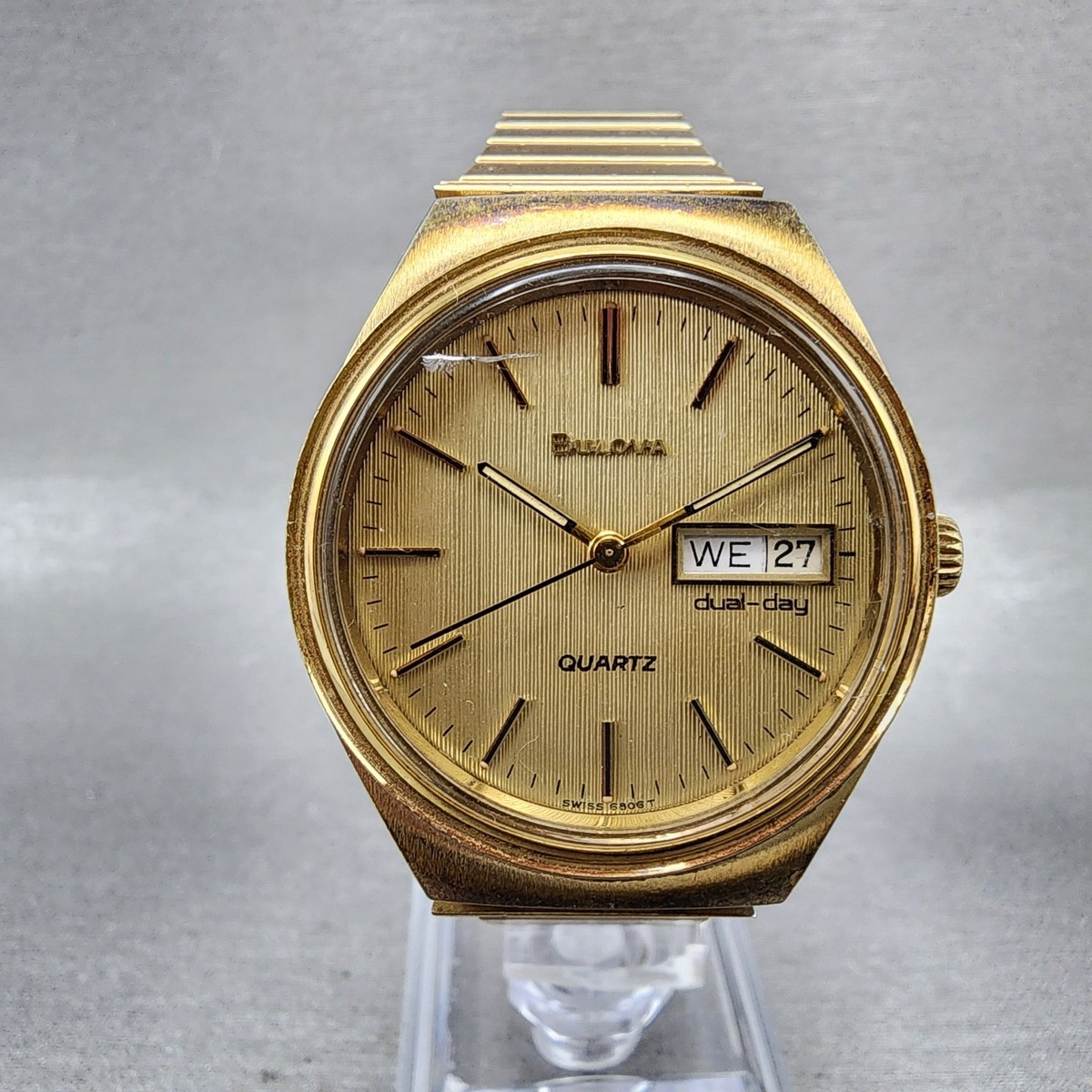 Bulova Watch Men 35mm Gold Dial Gold Tone Daydate Round 6806  display picture 1