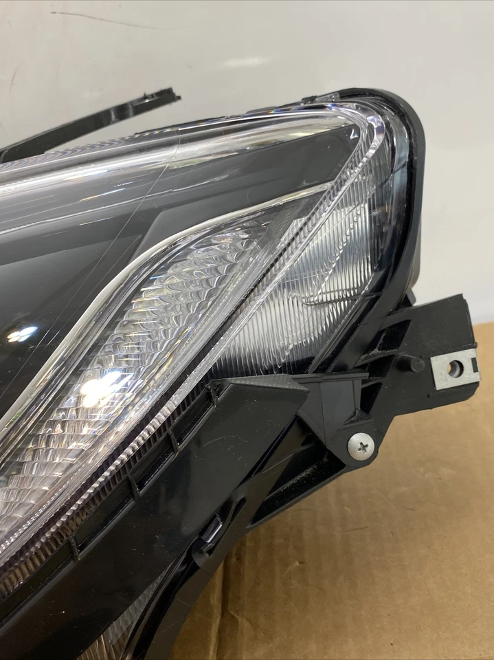 For 2017-18Chrysler Pacifica Driver Left Headlight 68228947AG - Image 3 of 4