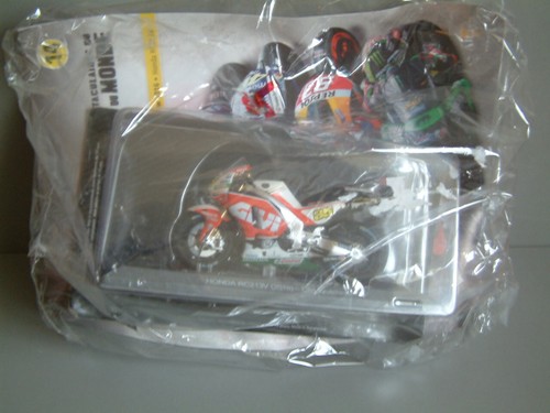 Norev Collection Japon 1/43 - Toyota Cresta Super Lucent Blanche 1982 Norev Collection Japon 1/43 - Toyota Cresta Super Lucent Blanche 1982