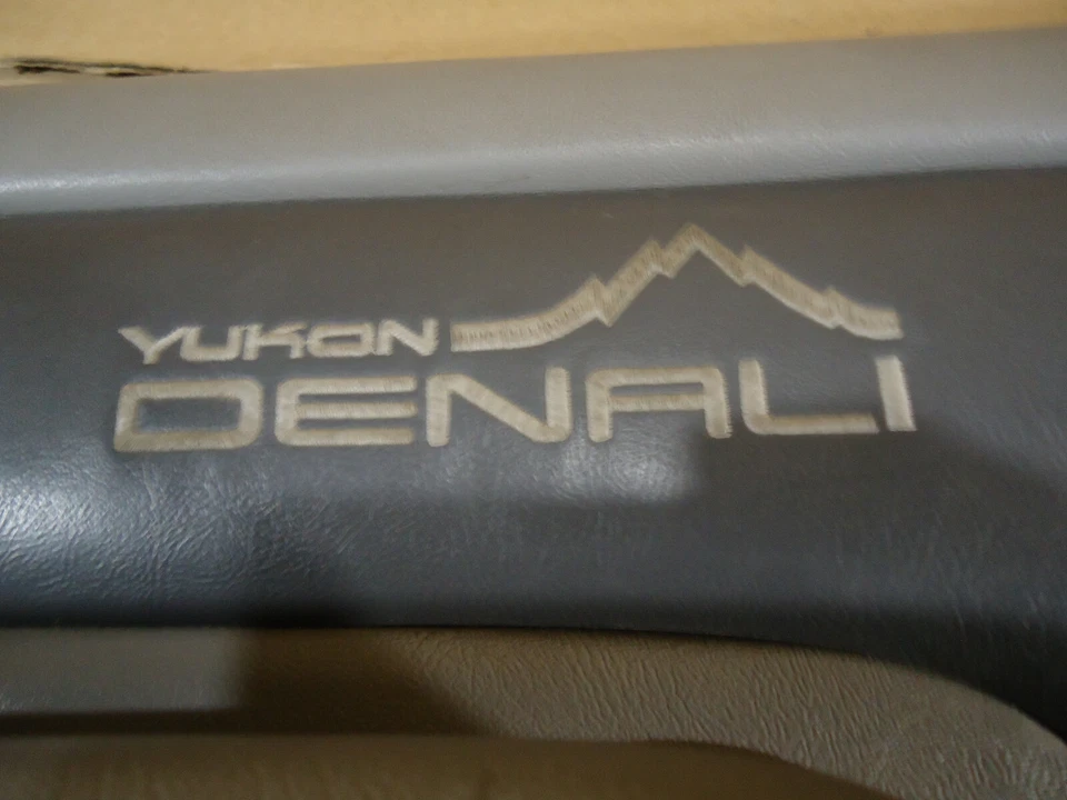 GMC Yukon Denali 1999 2000 trasero izquierdo interior puerta panel gris piedra Foto 2 de 4