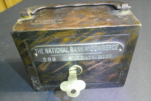 W.F. BURNS CO. COIN BANK THE NAT. BANK of COMMERCE MANKATO, MINNESOTA #239 W/KEY