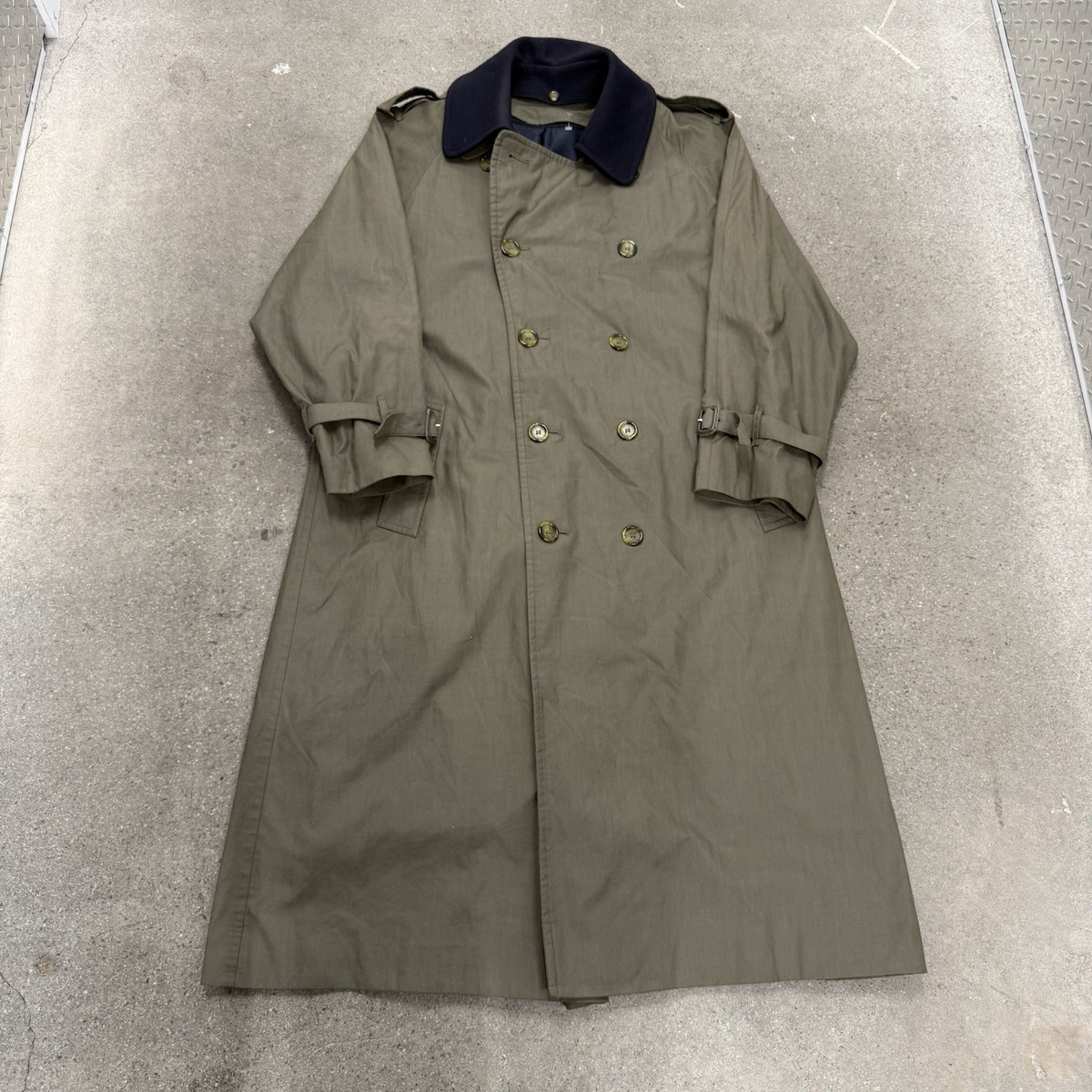 Burberry vintage コート Men's Burberry's Olive Green Vintage Trench Coat with Removable