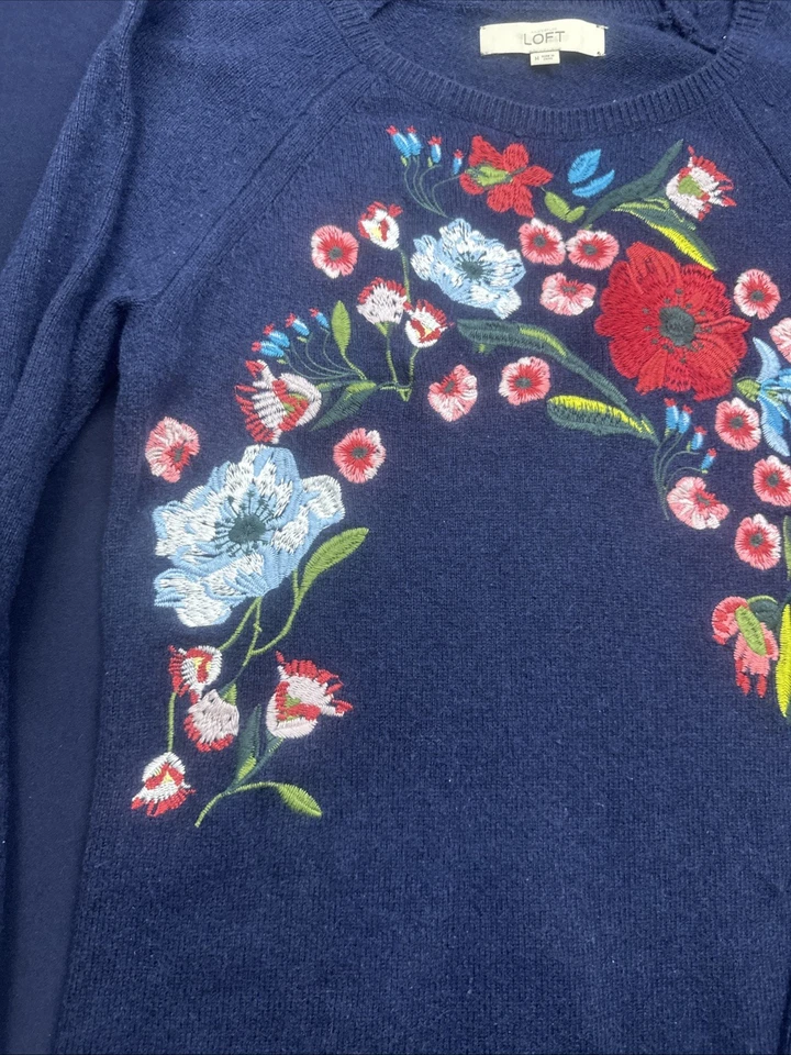 Suéter Loft Azul Marino Con Bordado Floral Talla Mediana Clásico A Medida Foto 4 de 4