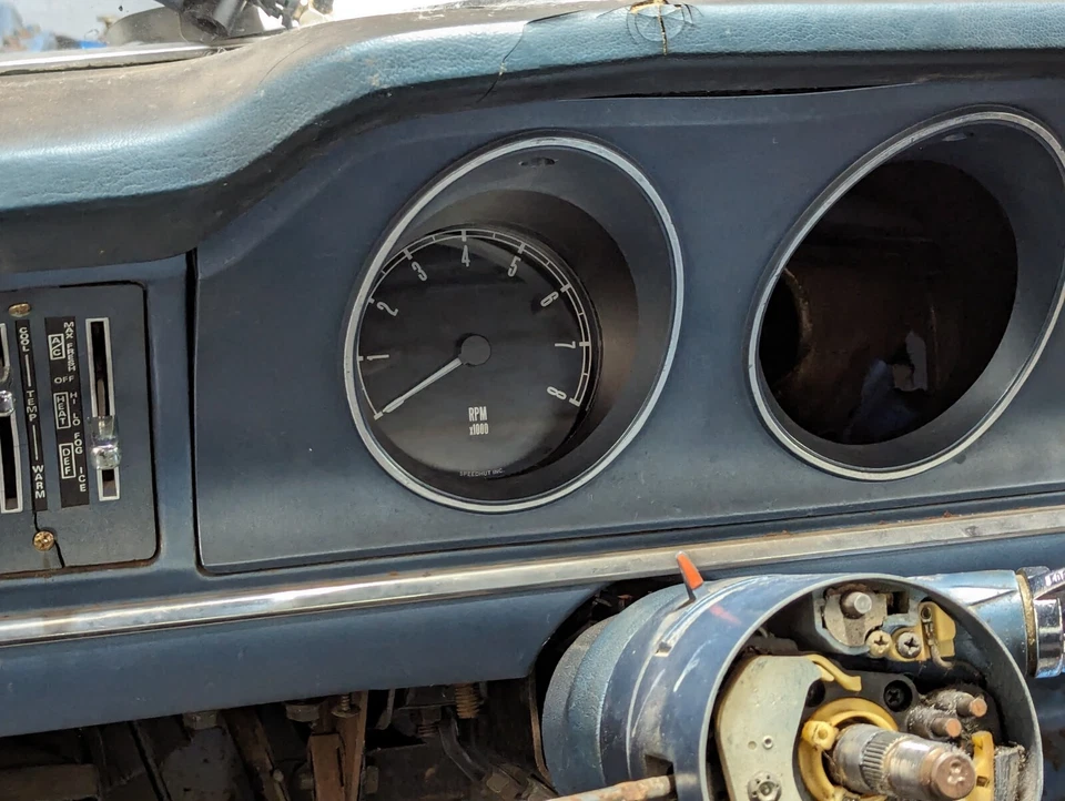 Soportes de montaje Ford Maverick para medidores digitales Speedhut de 4,5" Foto 2 de 4