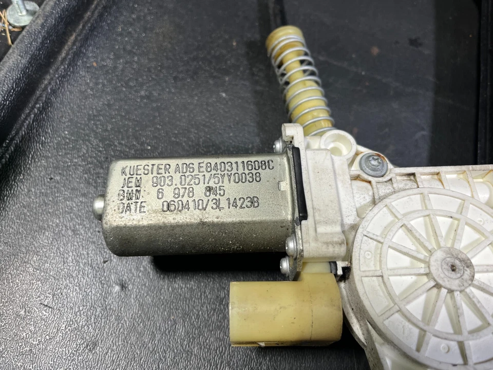 08-13 REGULADOR MOTOR VENTANA PUERTA LADO CONDUCTOR DELANTERO IZQUIERDO BMW E82 E88 135I 128I Foto 4 de 4