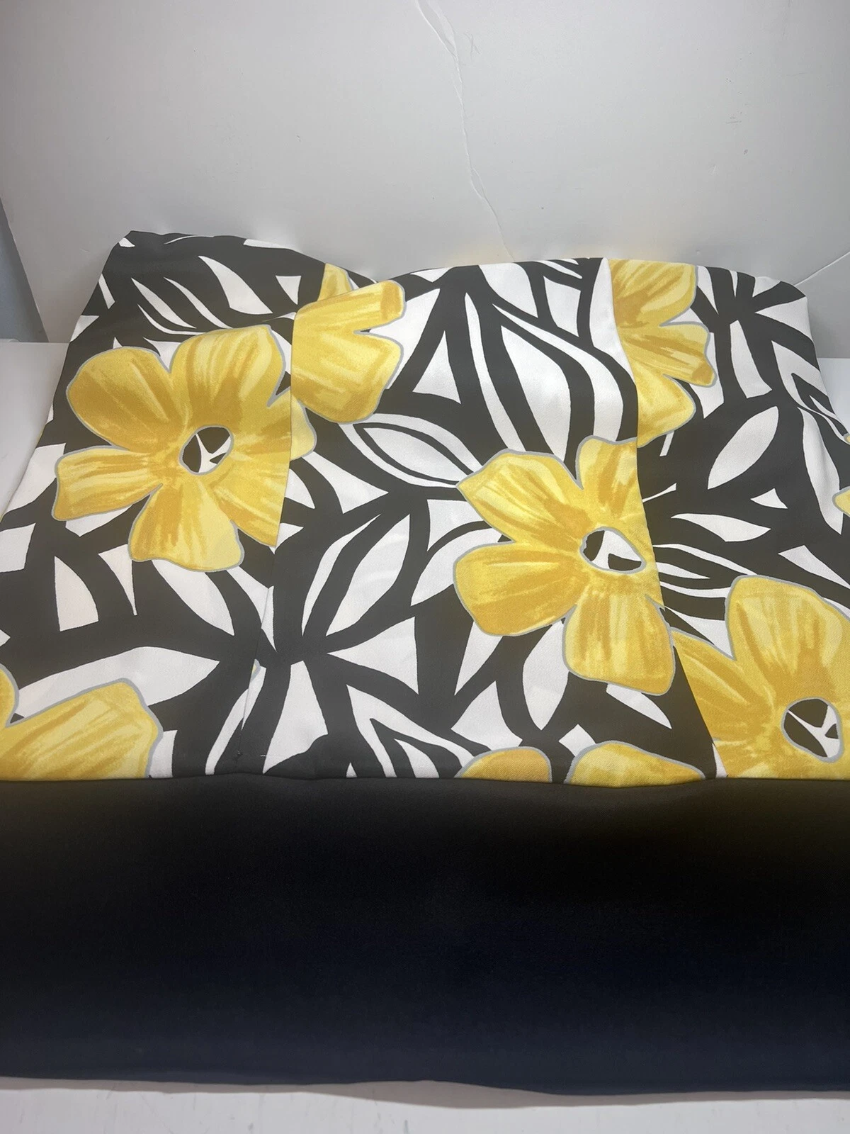 Cerniera posteriore ALYX elastica senza maniche 14 W nera fiori gialli vestibilità affusolata