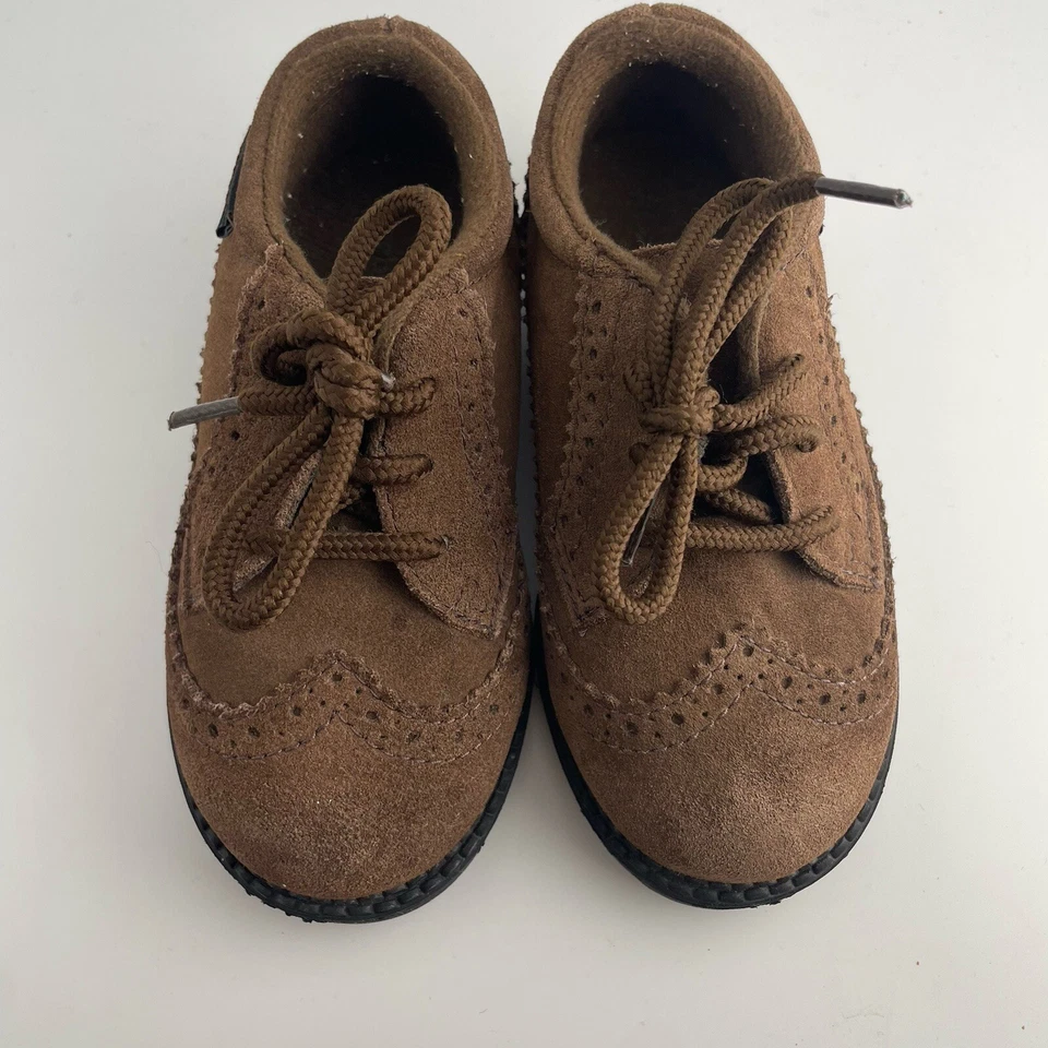 Zapatos de vestir Oxford de gamuza marrón WEEBOK by REEBOK para bebé niño talla 7,5 M Foto 2 de 4