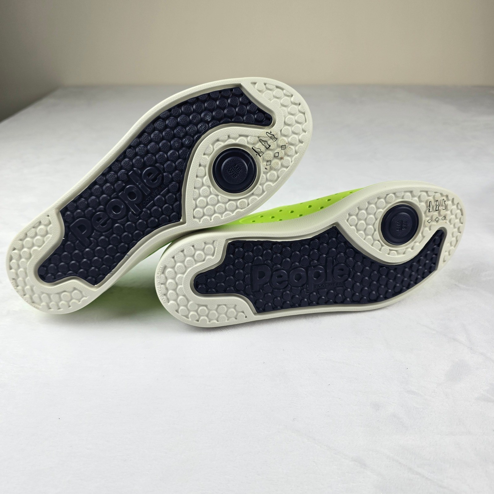 People Shoes Water Shoes Neon Yellow Rubber Slip On Casual Size M8 W10