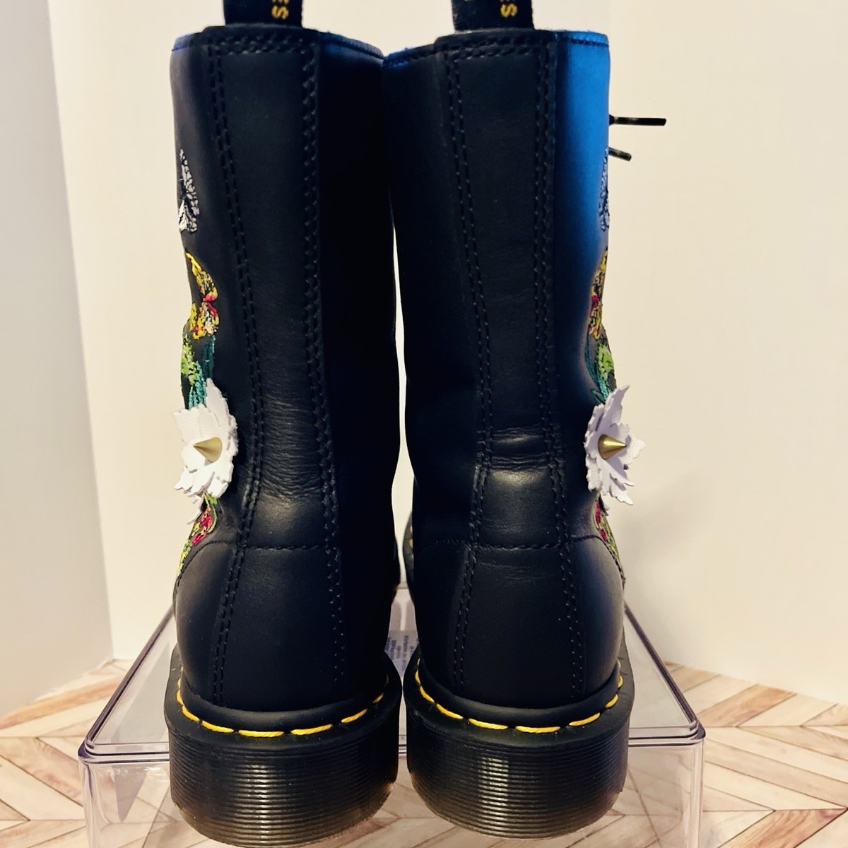 Dr Martens 1490 Floral Bloom Nappa Leather 8 L Black Boots Venus