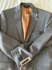 Jos A Bank Men  s Suit NWT Gray With Stripes