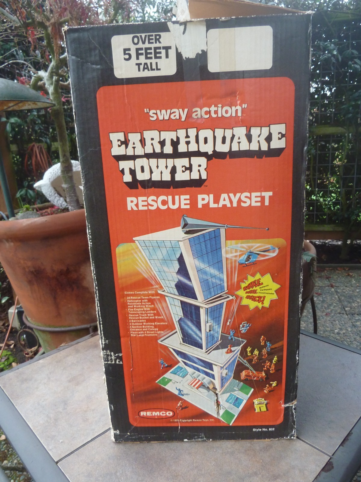 Vintage REMCO 1976 EARTHQUAKE TOWER Toy with Original Box Figures & Vehicles