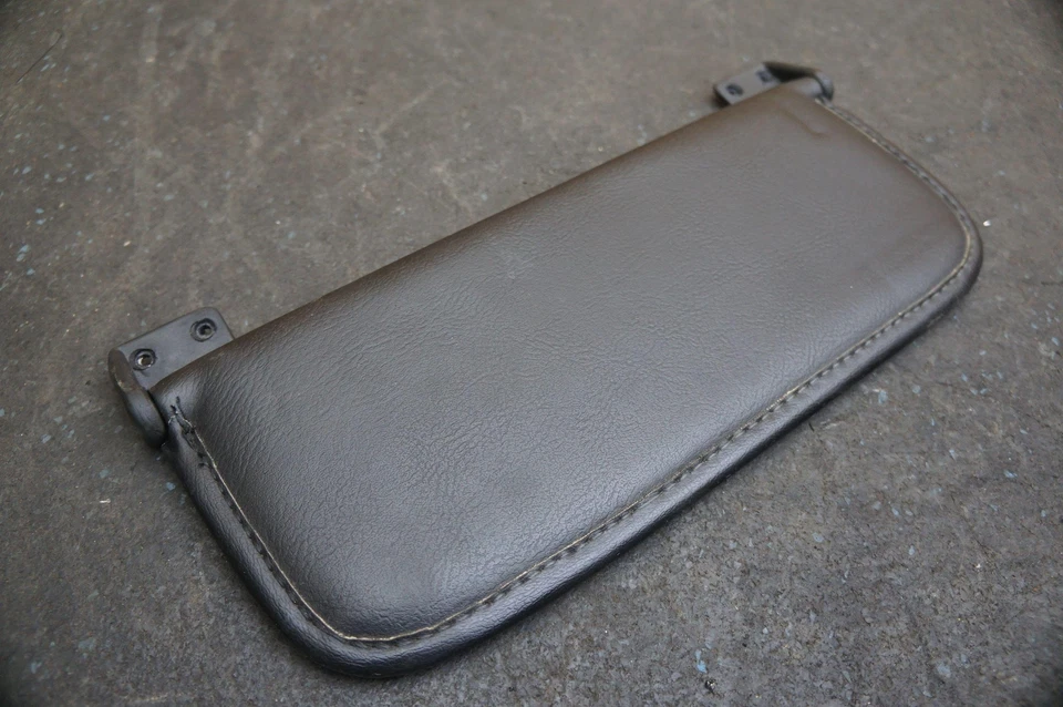 Parasol lateral izquierdo cuero negro 60992900 OEM Ferrari 328 GTS 208 308 Foto 2 de 4