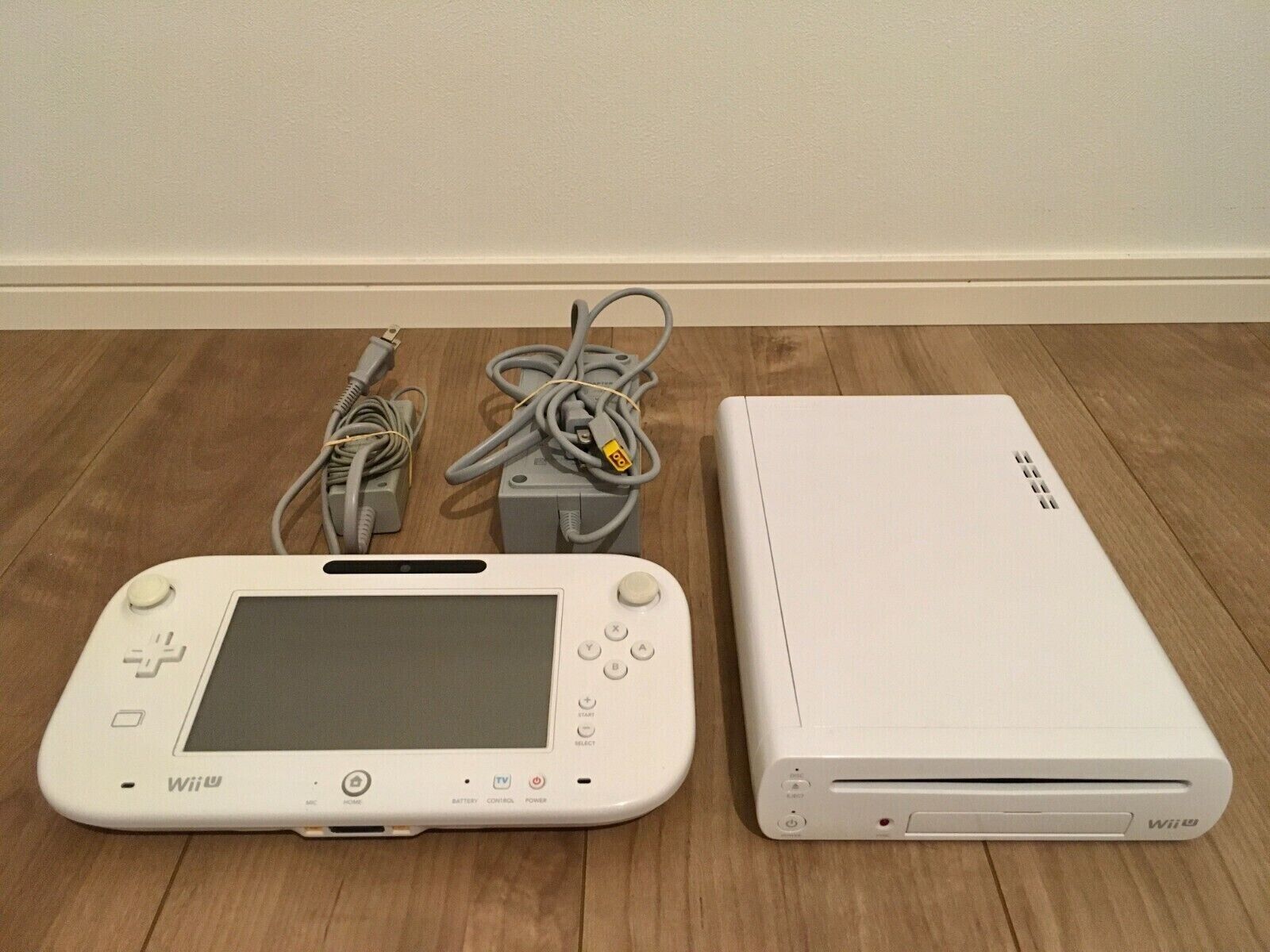 Nintendo Wii U White Console 8GB w/ Game Pad & Cable, JAPANESE, Ships from  USA