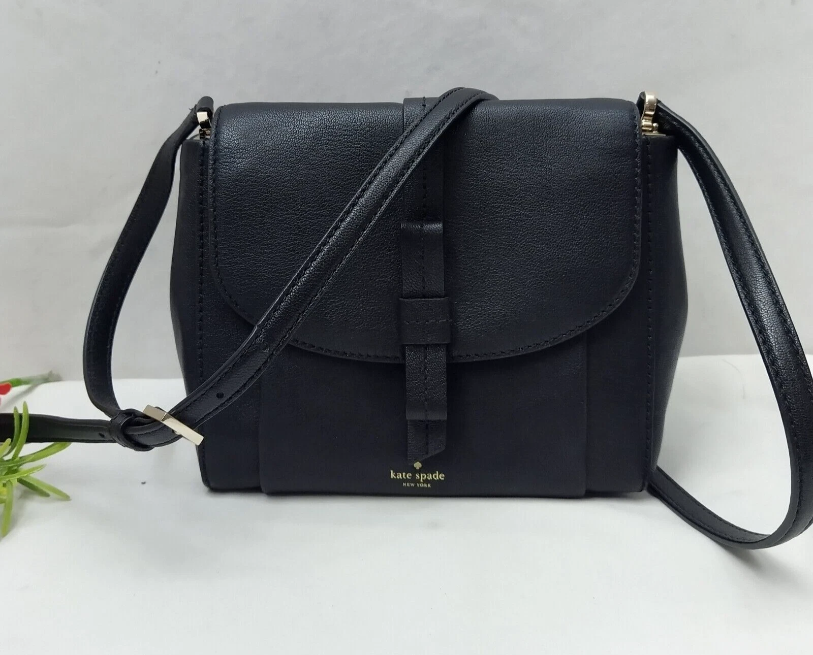 Borsa a tracolla Kate Spade New York in pelle nera con chiusura con patta