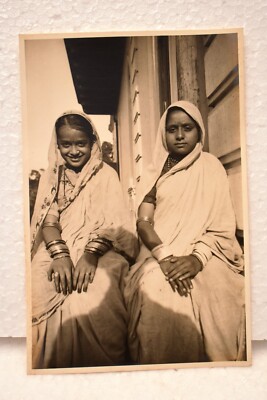 Vintage Fotografie mit Zwei Junge Tamil Tribal Mädchen IN Traditionell Kleidung