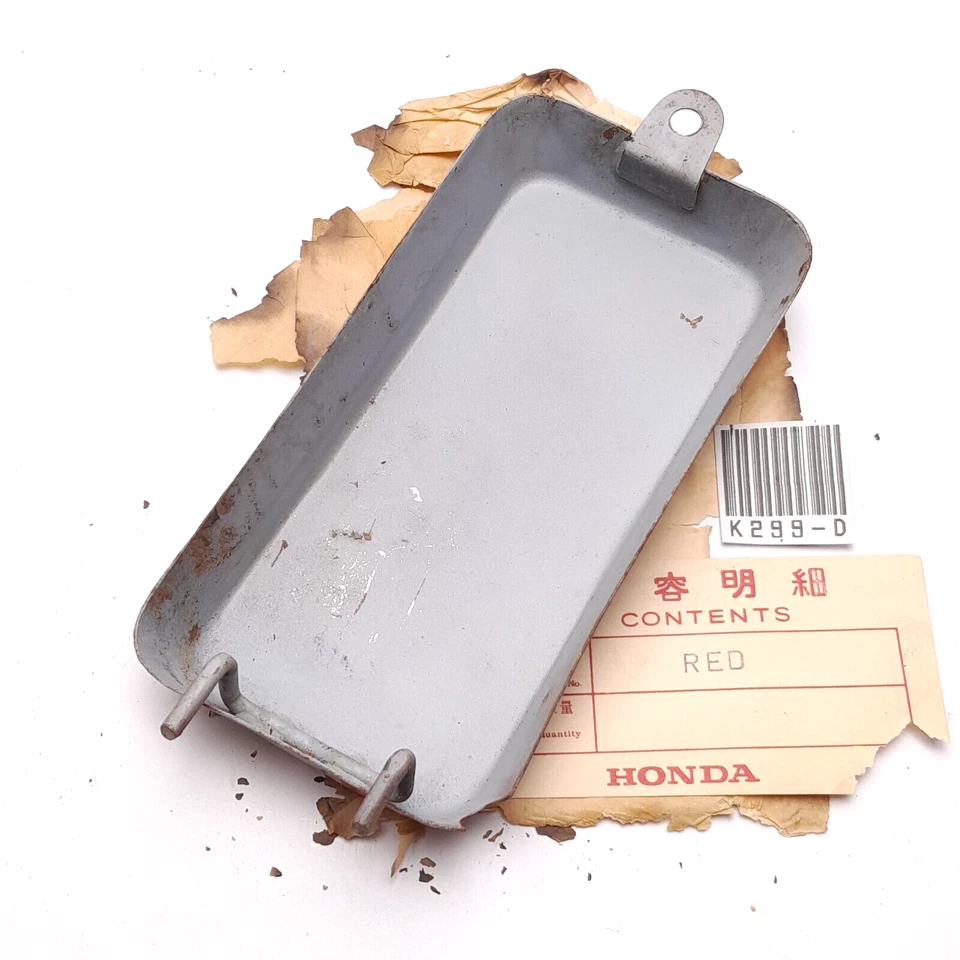 Honda S90 S90Z CS90 S110 CL90 Side Battery Cover Red NOS #1 - Изображение 2 из 4
