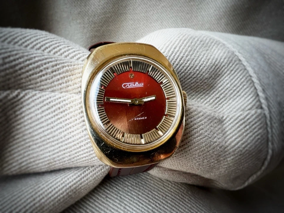 Reloj para mujer Slava AU5 1983 vintage chapado en oro, reparado, correa de cuero nueva Foto 4 de 4