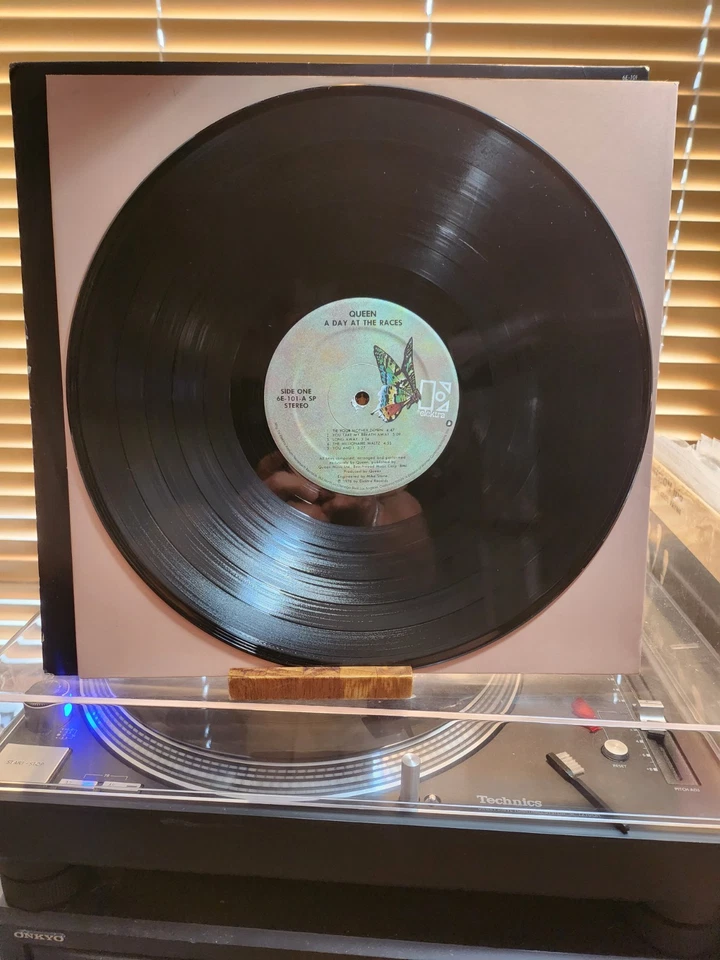 Queen, A Day At The Races, 1976 1st Elektra Stereo, 6E-101, Gatefold - Image 4 of 4