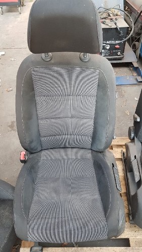 SITZ LINKS VORNE Volkswagen Golf VI (5K1) 2010 1K4881105NT