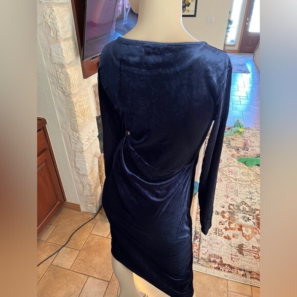 H&M Long Sleeve Navy Blue Velvet Dress Size Medium | eBay H&M Long Sleeve Navy Blue Velvet Dress Size Medium | eBay