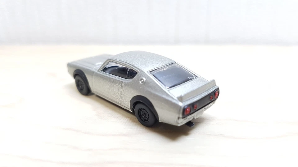 1/100 Kyosho NISSAN SKYLINE 2000 GT-R KPGC110 SILVER diecast car model - Image 3 of 3