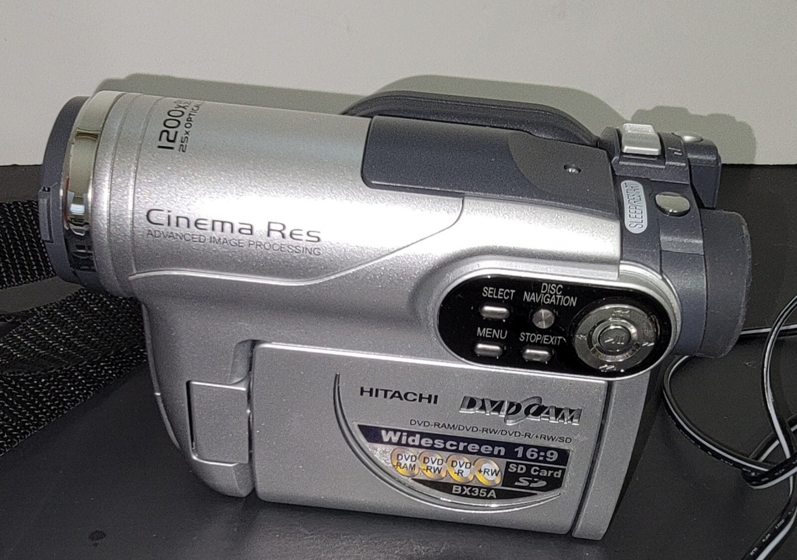 Hitachi DZBX35A DVD Camcorder W Battery and Charger AV Cable Box