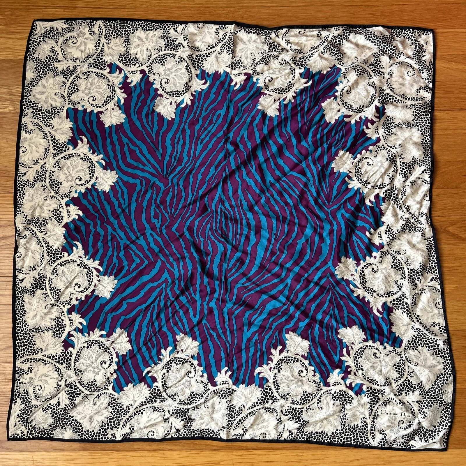 Écharpe Christian Dior soie 34 x 34
