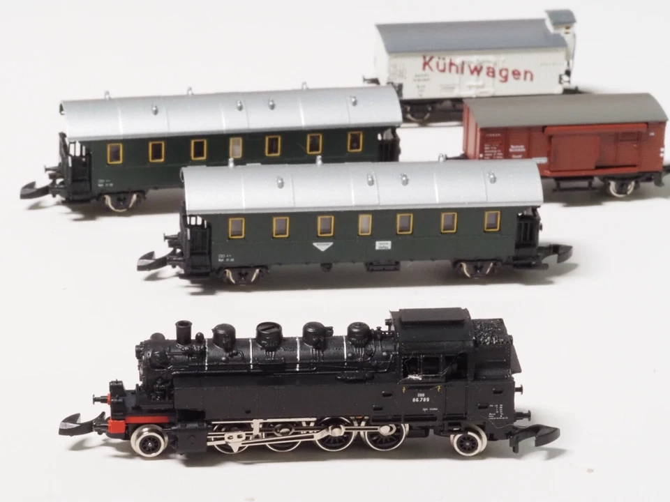 81417 Marklin Z-scale Austrian passenger train set ÖBB 5 Pole  Locomotive, READ - Image 4 of 4