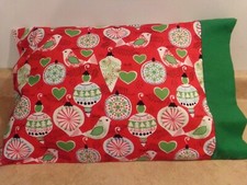 TRAVEL SIZE PILLOWCASE CHRISTMAS ORNAMENTS ALLOVER/GREEN CUFF 14X20 5013