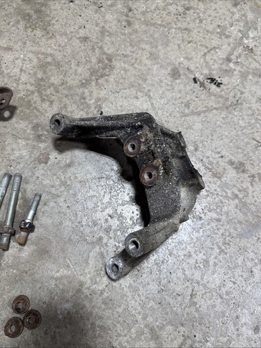 Jeep Cherokee XJ 87-01 4.0 Engine Alternator Bracket Mount 53006868 (M00) - Picture 2 of 7