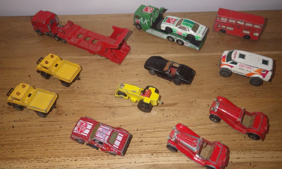 Lot de 12 anciens véhicules miniatures MATCHBOX - Photo 2/2