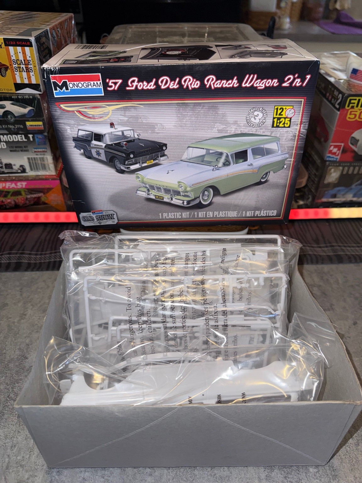 Monogram 1957 Ford Del Rio Ranch Wagon Model Kit 1/25 Scale 2-in-1