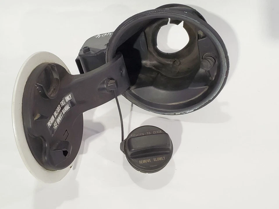 Acura ZDX 2010 OEM NH677P Aspen blanco combustible gas tapa de puerta  Foto 4 de 4