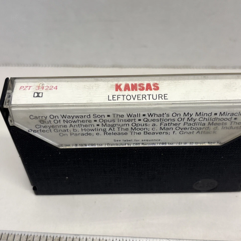KANSAS- LEFTOVERTURE CASSETTE TAPE LIKE NEW OOP Foto 3 de 4