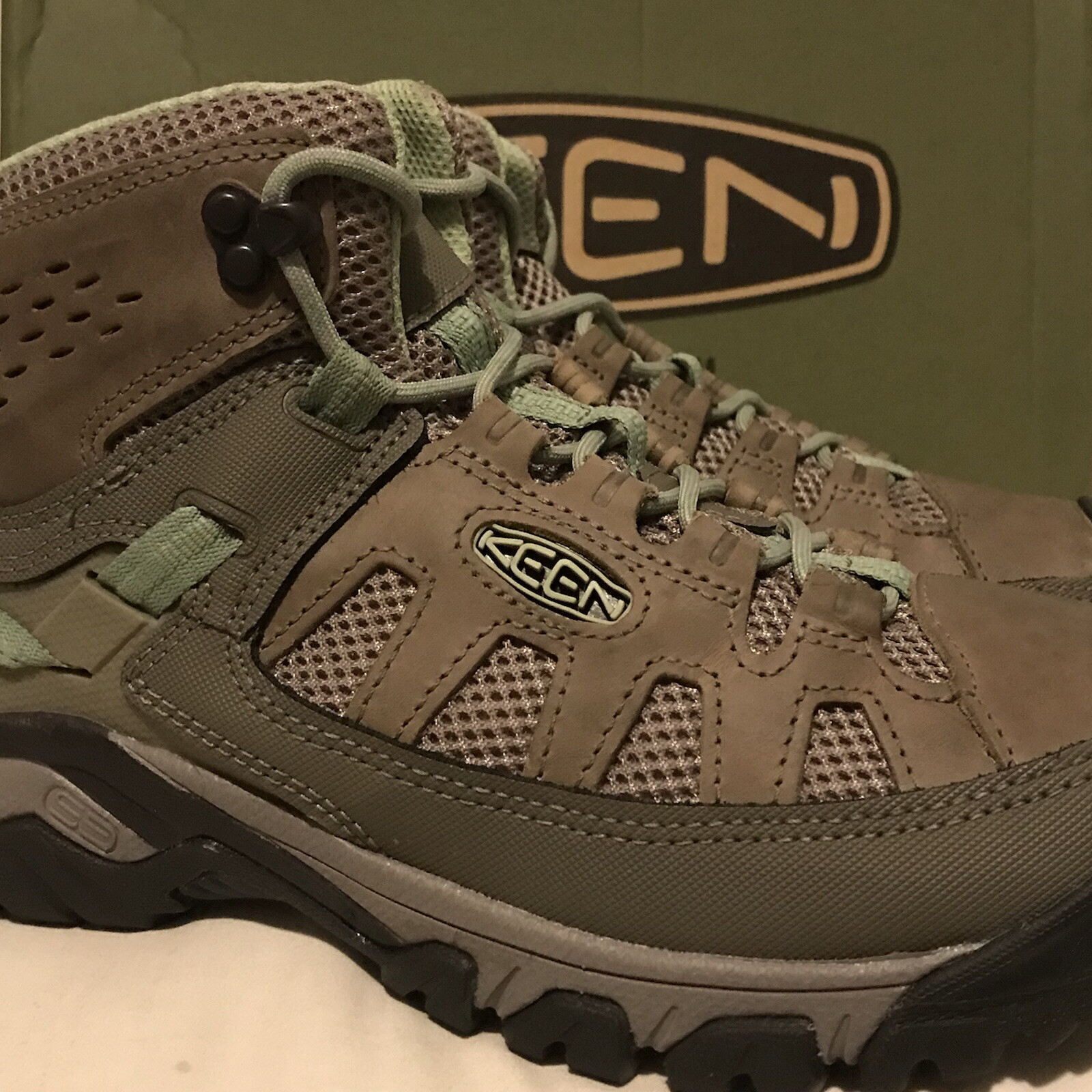 Stivali da trekking NUOVI KEEN donna taglia 9 M Targhee Vent 1018589 Fumo verde tranquillo