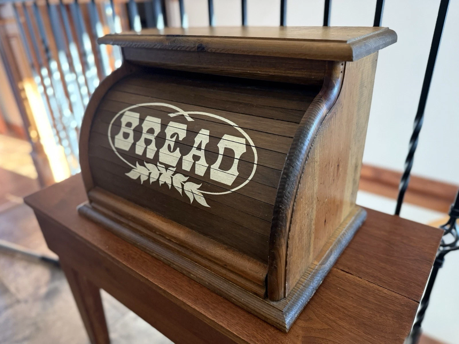 Vintage Roll Top Door Bread Box Wood MCM Farm House Country Kitchen Storage
Opens in a new window or