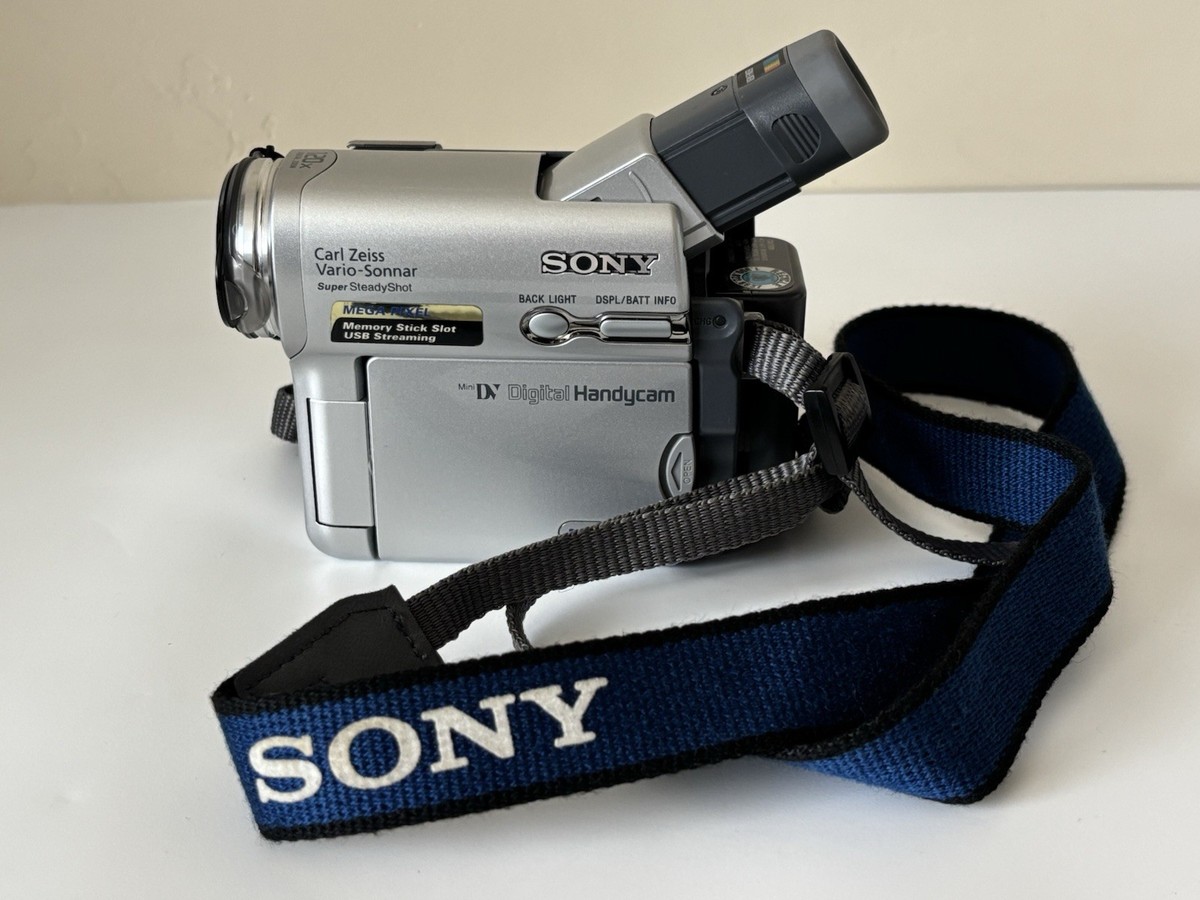 SONY ハンディカム　DCR-TRV33 Sony DCR-TRV33 Mini DV digital camcorder at Crutchfield