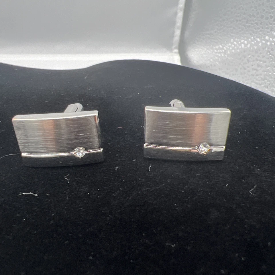 Chisel Stainless Steel Polished and Brushed CZ Cufflinks. Foto 3 de 3