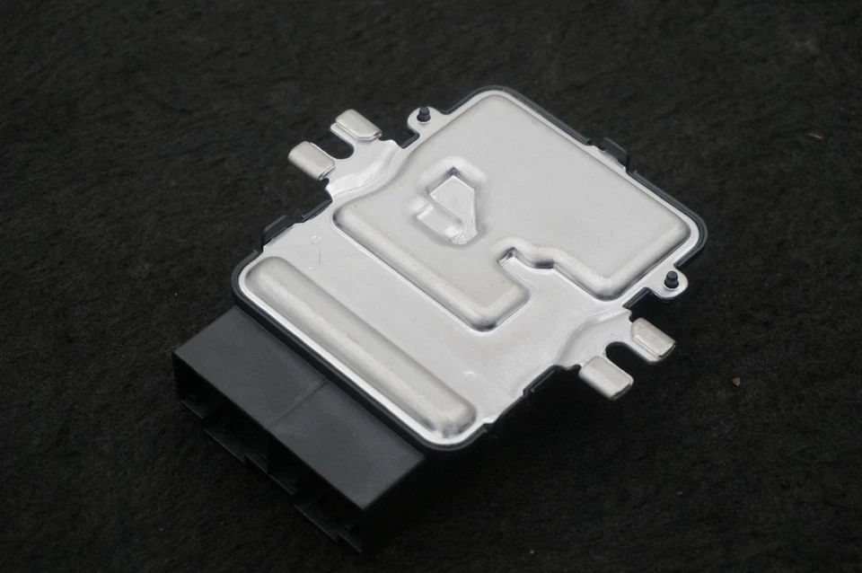 Unidad de módulo de control de bomba de combustible OEM 16145A88E67 BMW 760I xDrive G70 2023-24 Foto 4 de 4