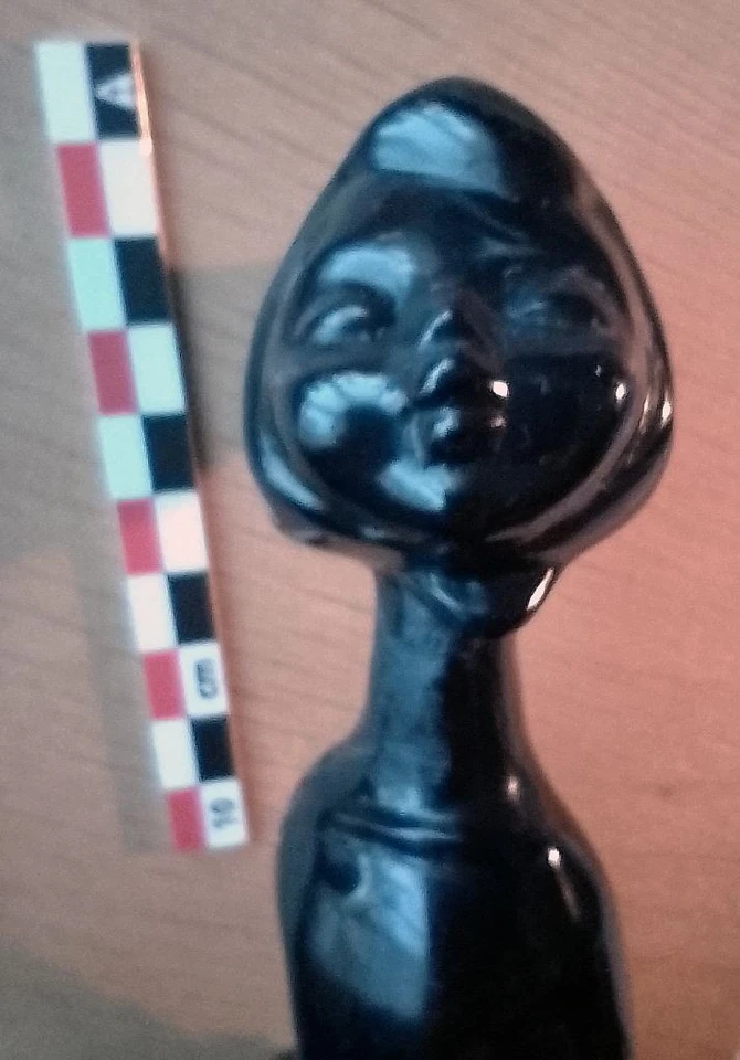 Chica rusa en un pañuelo soviético URSS figura de plástico duro Vintage 1032 - Imagen 3 de 4